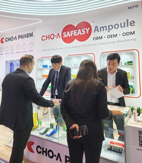 조아제약은 작년 아랍 헬스에 참가해 현지 바이어들과 수출 상담을 진행했다. / 사진=조아제약 제공