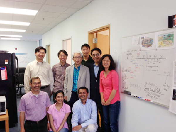 Lazertinib(GNS-1480)발명하고 역사에 남을 사진이라고 찍은 사진. 사진= 고종성 대표 제공.