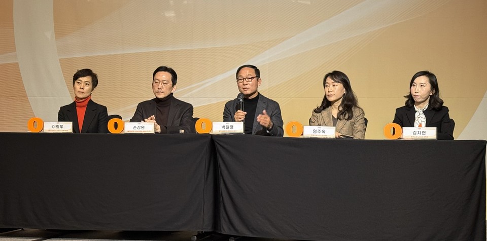 (사진 왼쪽부터) 이희원 노보 노디스크 당뇨사업부 부서장, 손장원 가톨릭대학교 교수, 박철영 강북삼성병원 교수, 임주옥 노보 노디스크 의학부, 김지현 노보 노디스크 의학부