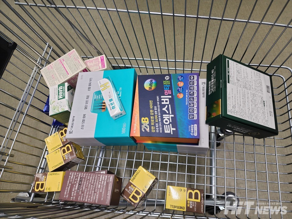 카드에 담긴 일반의약품과 건강기능식품