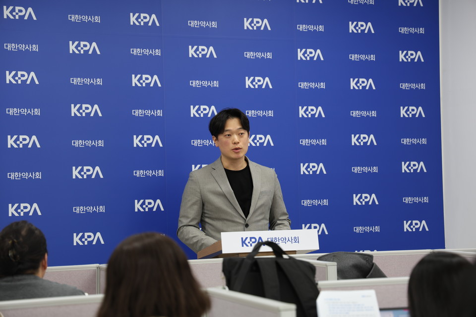 대한약사회 정석문 약국이사는 보건의료 전문언론 기자단과의 간담회 모습. 사진= 대한약사회 제공