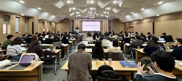 한국제약바이오협회는 23일 오후 2시 협회 강당에서 한눈에 짚는 트럼프 2기 의약품 정책 변화, 국내 대응 전략은?이라는 주제로 세미나를 개최했다. 사진=이우진 기자.