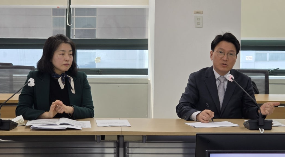 김연숙 보험약제과정(왼쪽)과 권병기 건강보험정책국장. 