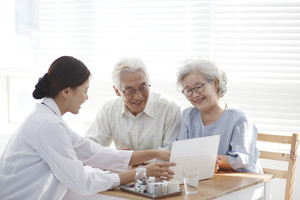급성장하는 실버 산업 시장... "시니어 헬스케어가 뜬다" - 뉴스 썸네일 이미지